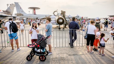 Spectatori - BIAS 2017 - Aeroportul Băneasa