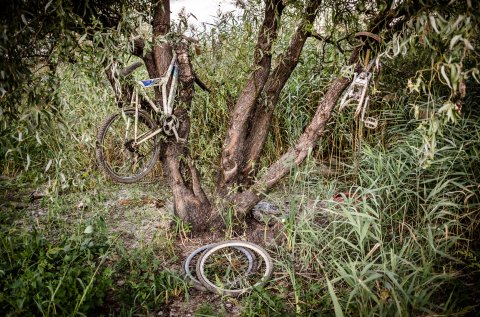 Tabără abandonată - Parcul Natural Văcărești