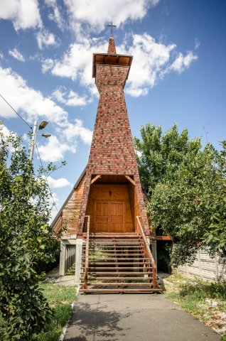 Biserică lângă Memorialul Revoluției 1989 - Popești-Leordeni