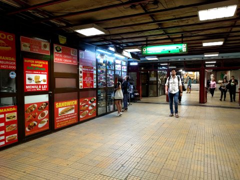 Intrare statia de metrou Unirii 1