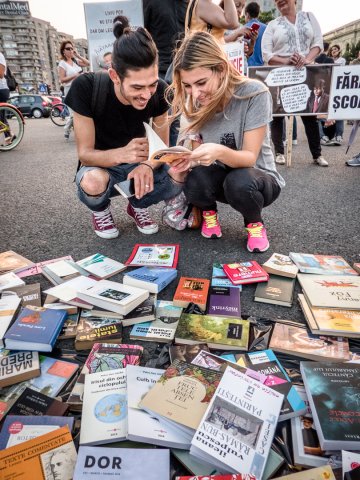 Protest „Biblioteca pentru Pop” - Piața Victoriei