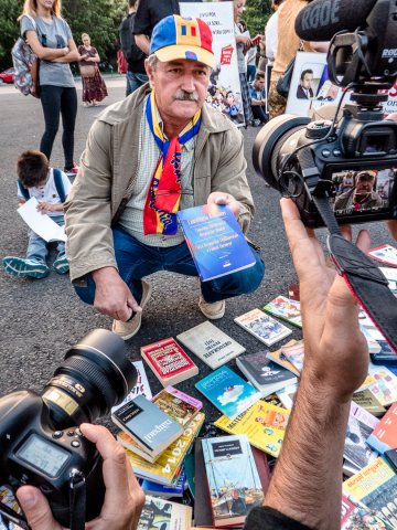 Protest „Biblioteca pentru Pop” - Piața Victoriei