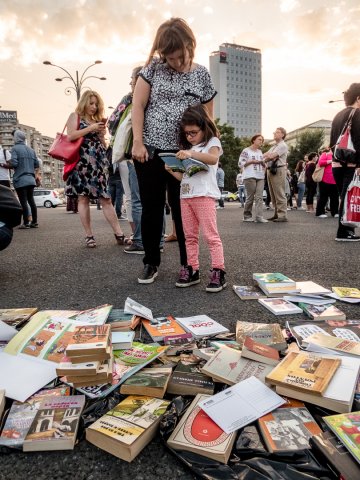 Protest „Biblioteca pentru Pop” - Piața Victoriei