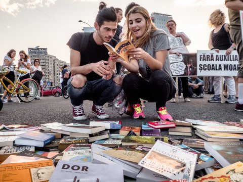 Protest „Biblioteca pentru Pop” - Piața Victoriei