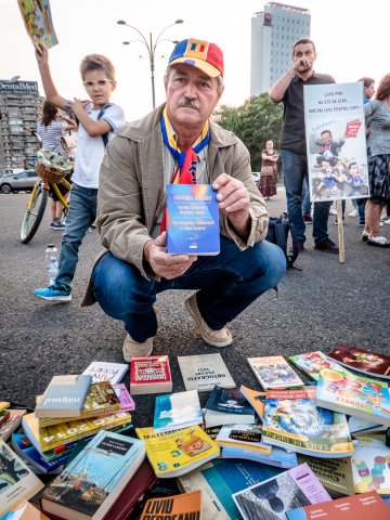 Protest „Biblioteca pentru Pop” - Piața Victoriei