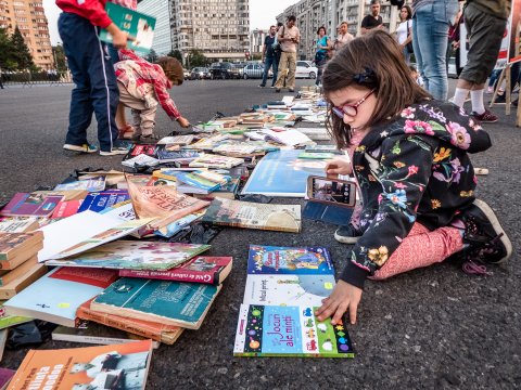 Protest „Biblioteca pentru Pop” - Piața Victoriei