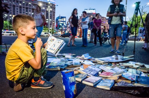 Protest „Biblioteca pentru Pop” - Piața Victoriei