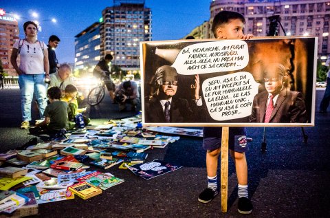 Protest „Biblioteca pentru Pop” - Piața Victoriei