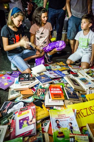 Protest „Biblioteca pentru Pop” - Piața Victoriei