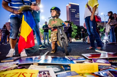 Protest „Biblioteca pentru Pop” - Piața Victoriei