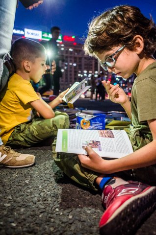 Protest „Biblioteca pentru Pop” - Piața Victoriei