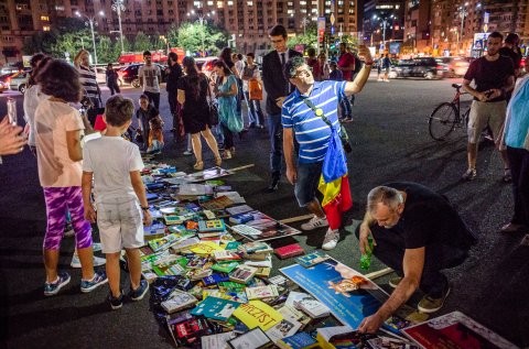 Protest „Biblioteca pentru Pop” - Piața Victoriei