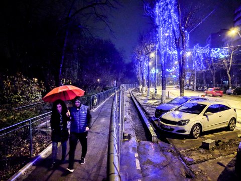 Parcări împotriva trotuarelor - Bulevardul Tineretului