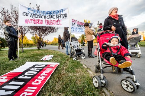 Protest împotriva vaccinării obligatorii - Parcul Izvor