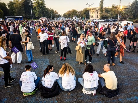 Protest pentru combaterea violenței împotriva femeilor - Piața Victoriei