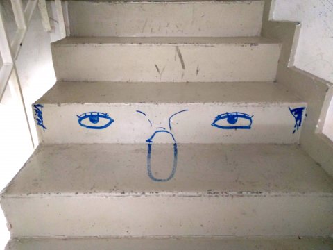 Graffiti pe scarile interioare ale MNAC
