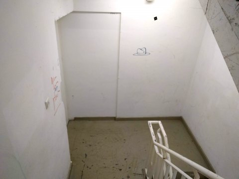 Graffiti pe scarile interioare ale MNAC
