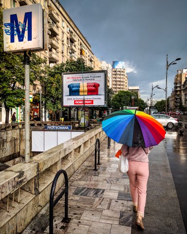 Ploaie în Piața Romană