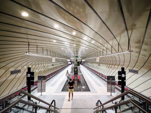 Stația Valea Ialomiței - Metrou Drumul Taberei