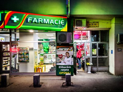 Farmacie + Florărie - Bd. Alexandru Obregia