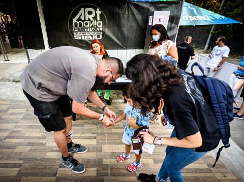 La acces - Festival Artmania în Quantic Pub - Șoseaua Grozăvești