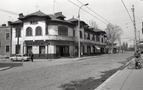 Intersecție Calea Văcărești - Strada Viorele