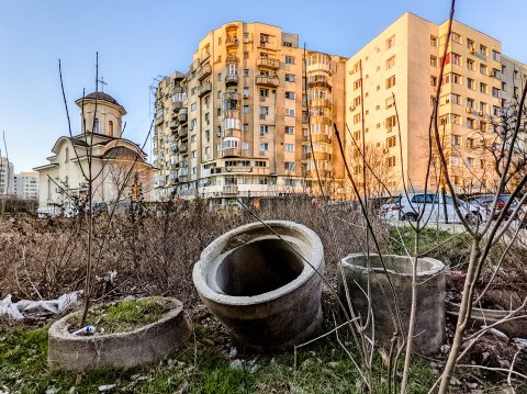 În Titan - Strada Liviu Rebreanu