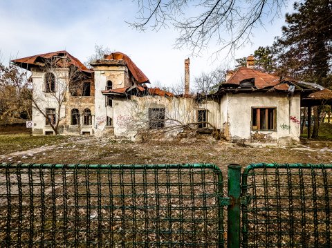 Biblioteca Mihai Sadoveanu - Parcul Tineretului