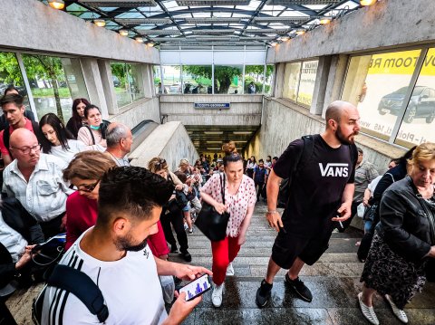 Fuga de ploaie - Stația de metrou Costin Georgian