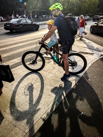 Cu bicicleta - Strada Liviu Rebreanu