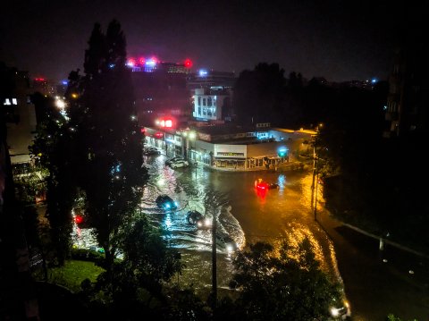 Inundație în Tineretului - Calea Văcărești