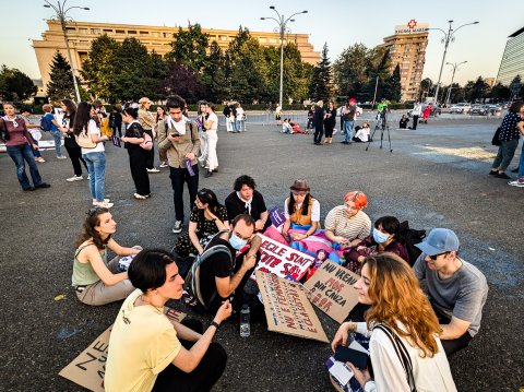 Protest pentru combaterea violenței împotriva femeilor - Piața Victoriei