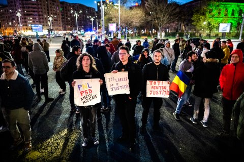 Protest contra abuzului în serviciu - Piața Victoriei