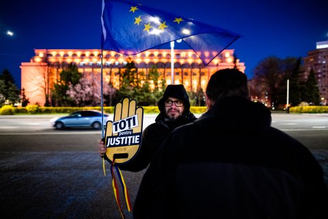 Protest contra abuzului în serviciu - Piața Victoriei