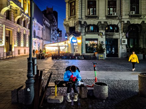 Pe bancă - Strada Lipscani