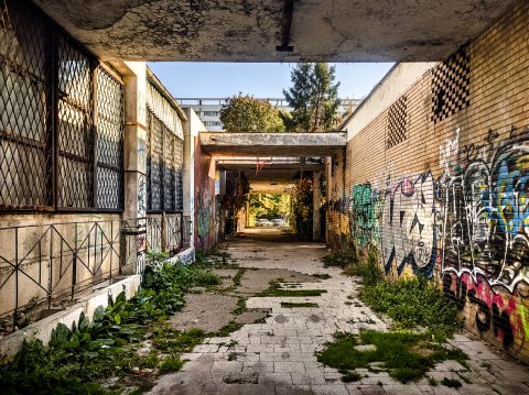 Complex comercial abandonat - Strada Buga