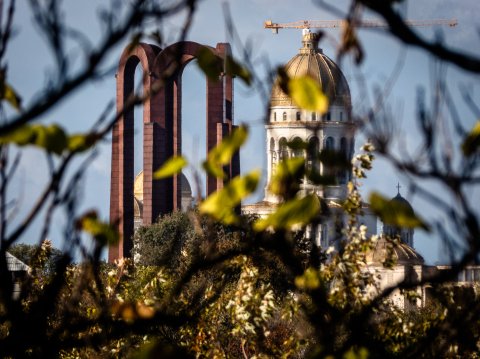 Mausoleul și Catedrala văzute din parcul Tineretului