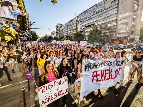 Protest pentru combaterea violenței împotriva femeilor - Bd. Magheru