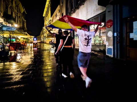 Ploaie după meci - Strada Lipscani