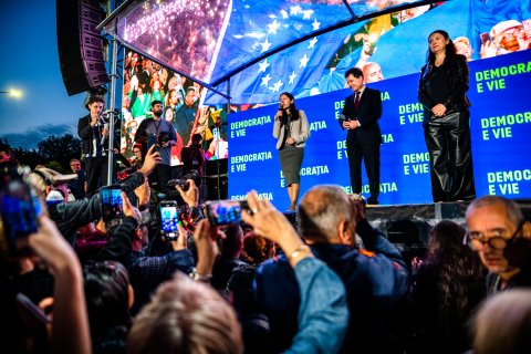 România în Lumină - Meeting susținere Nicușor Dan