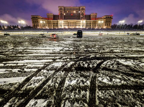 Iarna - Piața Constituției