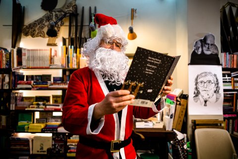 Cu Moș Crăciun în oraș - Cărturești & friends - Strada Edgar Quinet